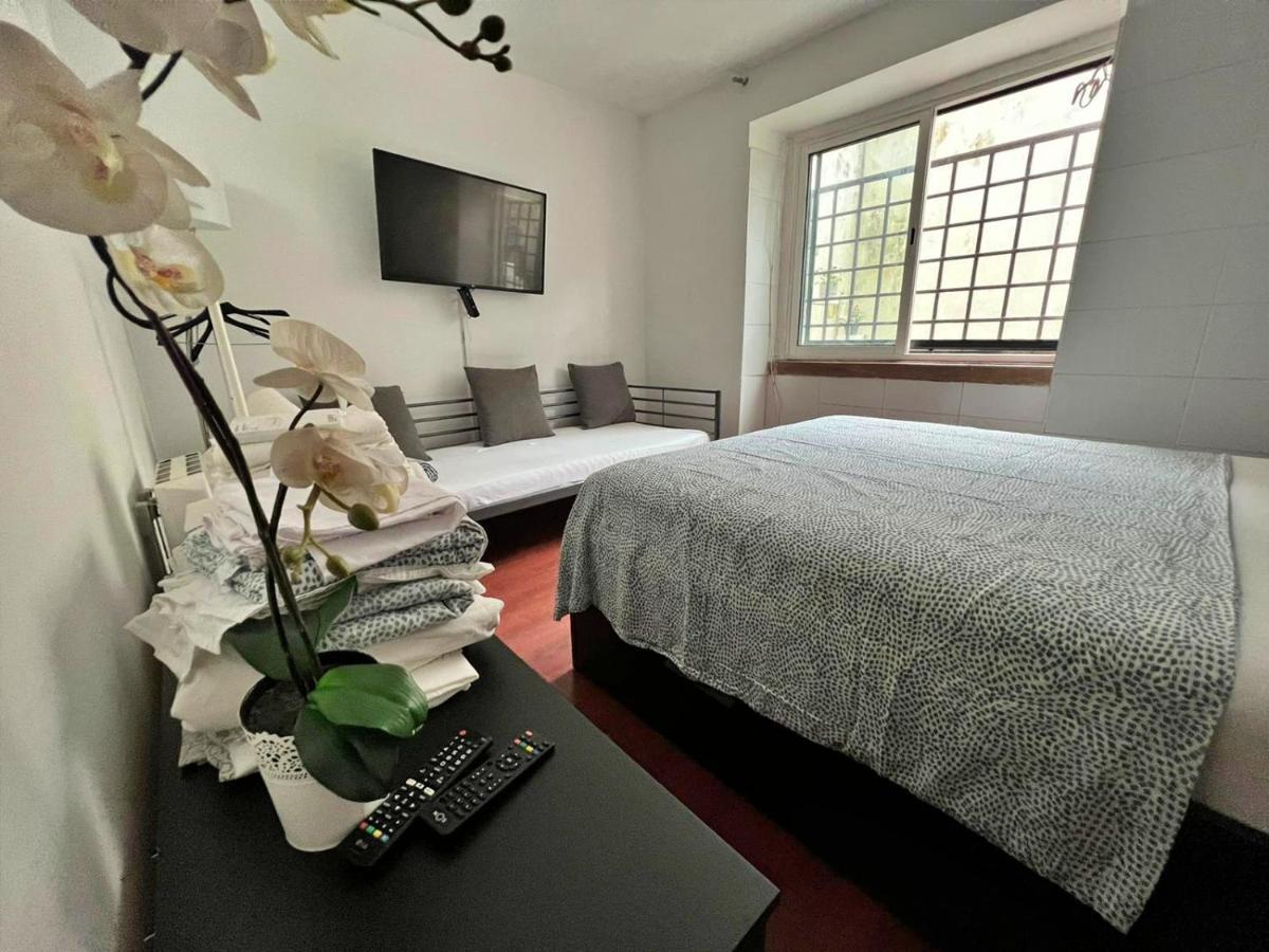 Room In Queluz 11 Minutes From Lisbon Ngoại thất bức ảnh